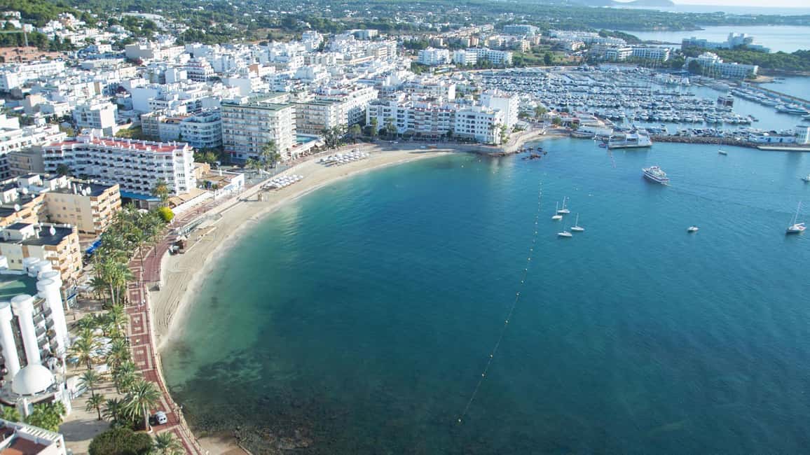 Image N°6 de Depuis l'est d'Ibiza : Transfert aller-retour en ferry de la ville d'Ibiza activité à Santa Eulària des Riu, publiée par le prestataire