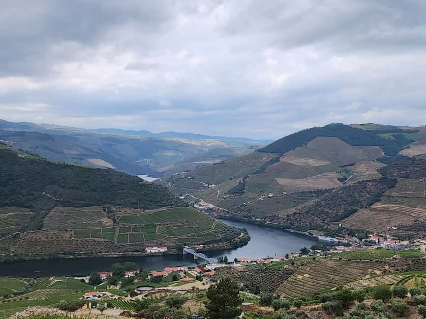 image n.4 of From Peso da Régua: Visit 3 wineries, tasting and viewpoint activity in Norte Region, uploaded by supplier
