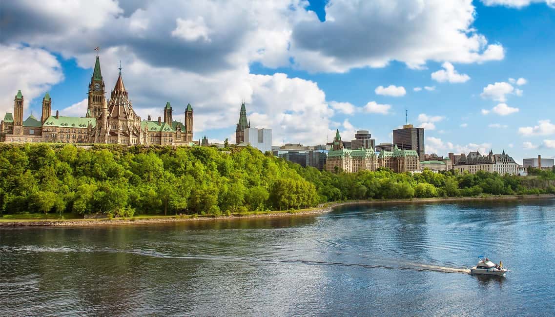 imagem n.1 de De Montreal: Excursão particular de 1 dia a Ottawa atividade em Ottawa, carregada pelo fornecedor