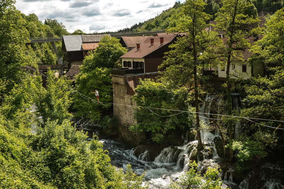 imagem n.12 de De Zagreb: Excursão ao Parque Nacional dos Lagos de Plitvice com ingressos atividade em Slunj, carregada pelo fornecedor