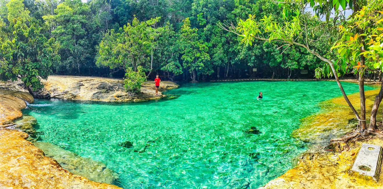 Image N°9 de Krabi : Visite du temple de la grotte du tigre, de la piscine d'émeraude et des sources d'eau chaude activité à Krabi, publiée par le prestataire