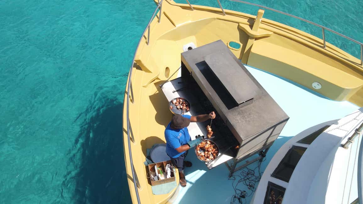 Image N°11 de Au départ de Paphos : visite du Lagon Bleu avec BBQ et prise en charge à l'hôtel activité à Geroskipou, publiée par le prestataire
