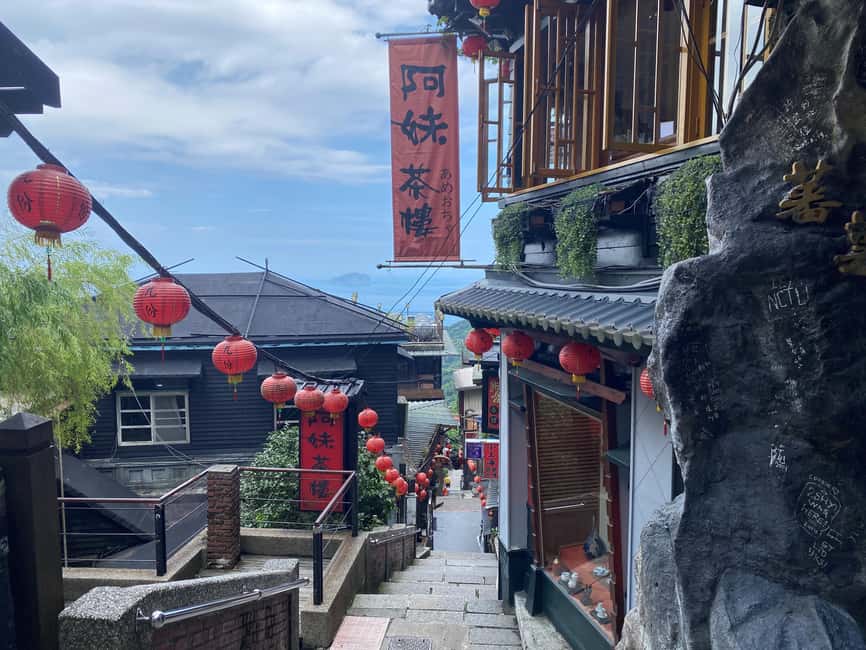 image n.2 of From Taipei: Yehliu, Jiufen, and Pingxi Day Tour activity in New Taipei City, uploaded by supplier