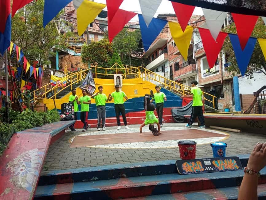 imagem n.24 de Medellín: Tour de grafite na Comuna 13 com comida de rua e teleférico atividade em Medellín, carregada pelo fornecedor
