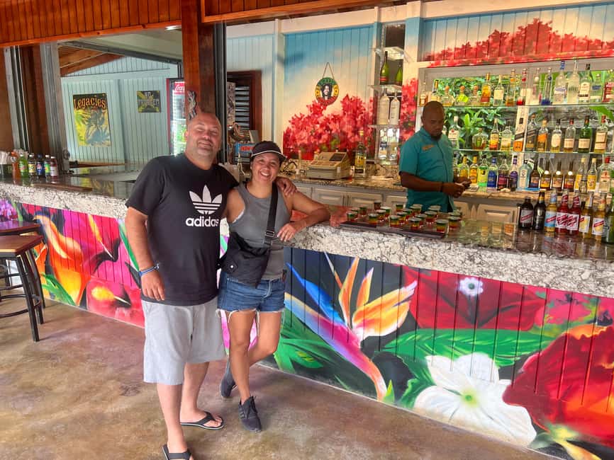 imagem n.9 de De Montego Bay: Bob Marley 9 milhas e passeio pelas cataratas do rio Dunns atividade em Ocho Rios, carregada pelo fornecedor