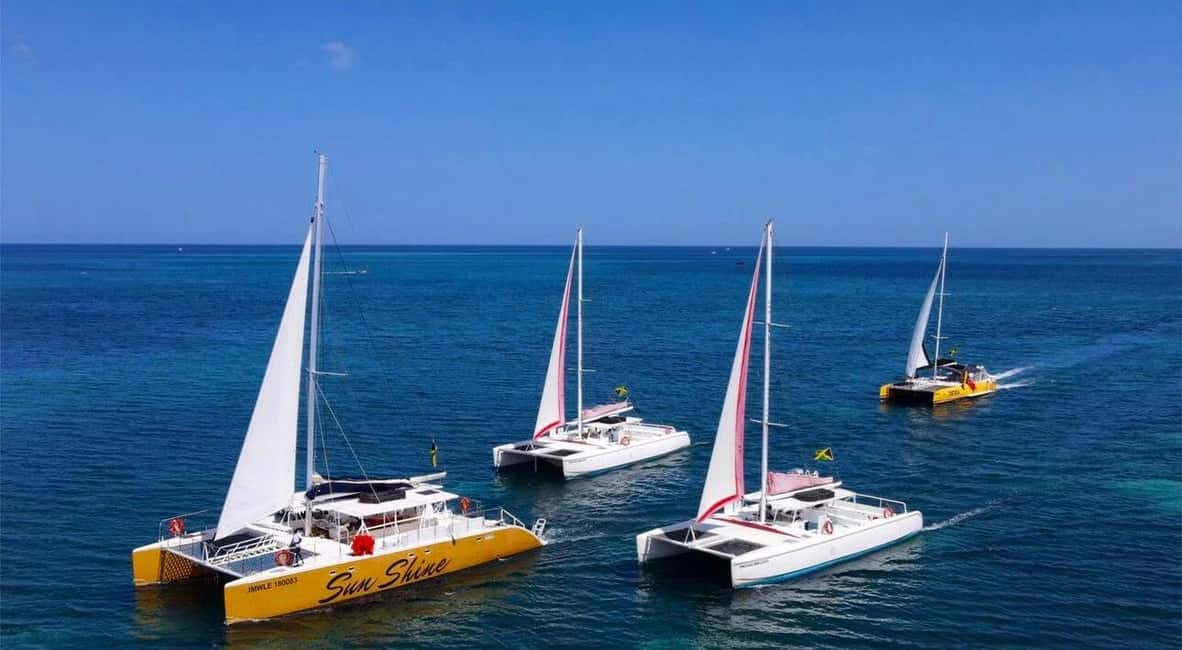 imagem n.10 de Catamarã Negril: Passeio matinal, mergulho com snorkel, DJ e Rick's Cafe atividade em Negril, carregada pelo fornecedor