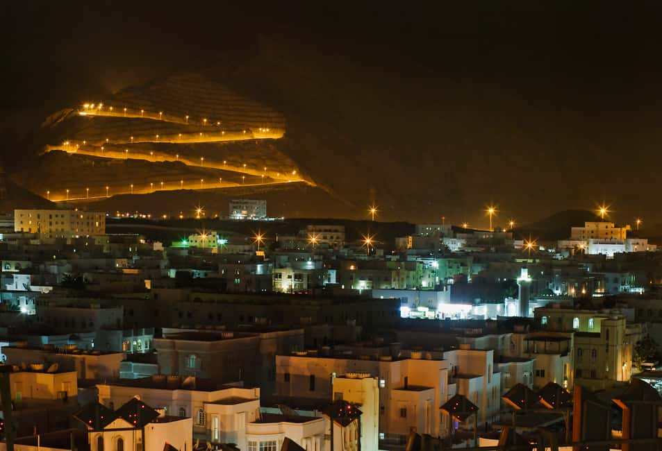 Immagine nº 4 di Muscat: tour guidato serale della città in Van attività a Mascate, caricata dal fornitore