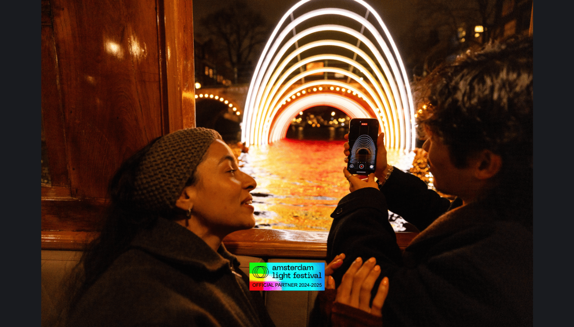 afbeelding n.2 van Amsterdam: Lichtfestival Verwarmde Rondvaart met Drankjes & Snacks activiteit in Amsterdam, geüpload door aanbieder