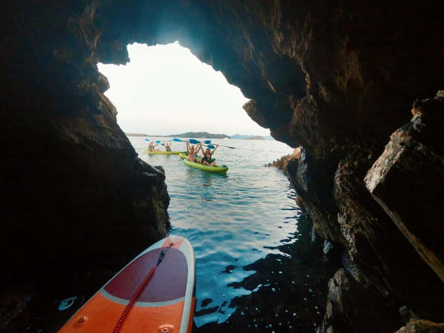 imagen n.º 12 de Skiathos: Excursión guiada en kayak de mar con parada para nadar actividad en Ciudad de Skiathos, subida por el proveedor