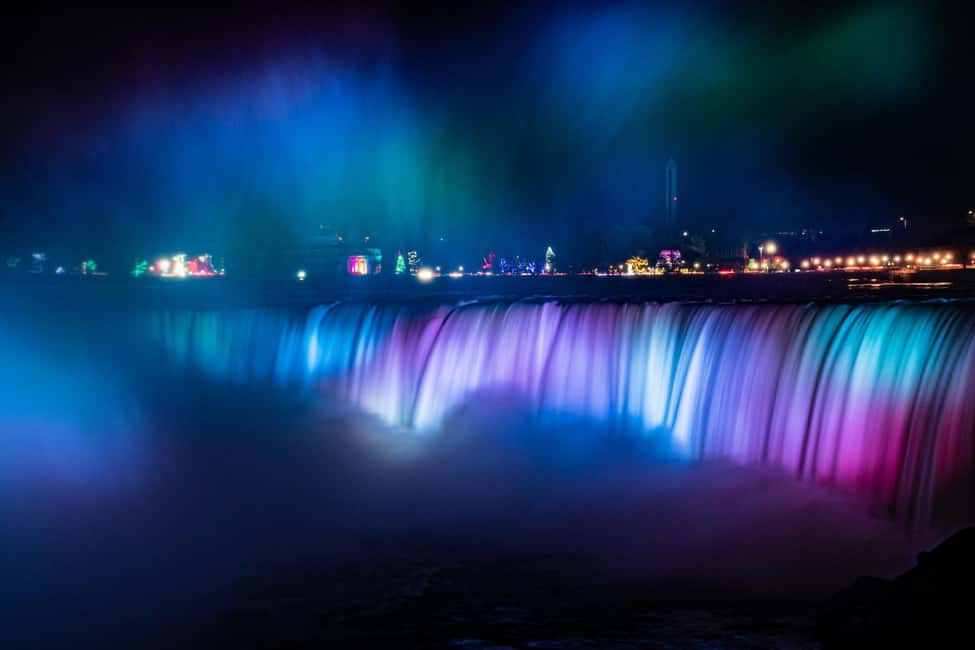 Obraz nr 1 z atrakcji Wodospady Niagara, USA: Nocna atrakcja z fajerwerkami w Wodospad Niagara w USA, przesłany przez organizatora