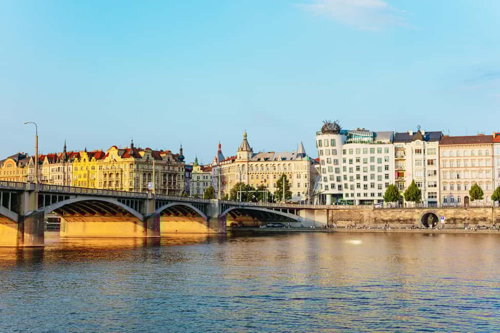 imagem n.14 de Praga: Cruzeiro noturno no rio Vltava com buffet atividade em República Tcheca, carregada pelo fornecedor