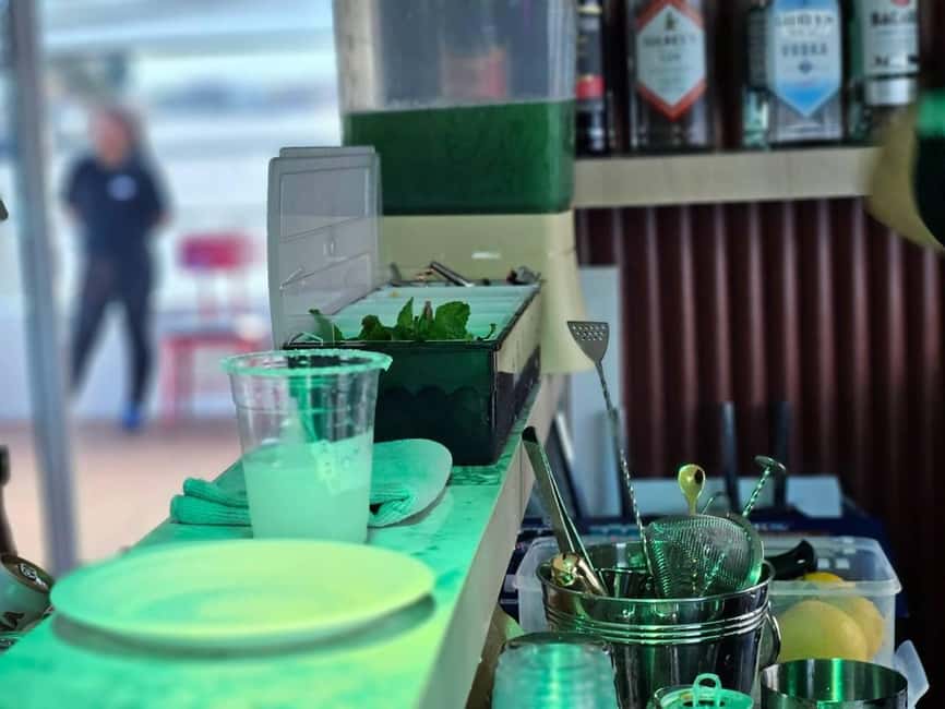 image n.31 of Bangkok: Chao Phraya Booze Cruise With Unlimited Drinks activity in Bangkok, uploaded by supplier