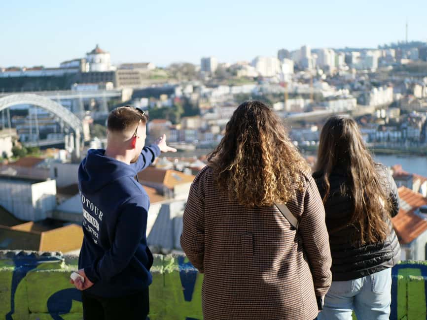imagem n.34 de Porto:Tour particular pela cidade histórica num Ford T clássico atividade em Porto, Portugal, carregada pelo fornecedor
