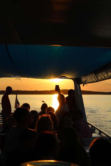Bild Nr. 36 von Pula: Delfinbeobachtung & Sonnenuntergangskreuzfahrt mit Abendessen & Getränken Aktivität in Pula, Kroatien, hochgeladen vom Anbieter