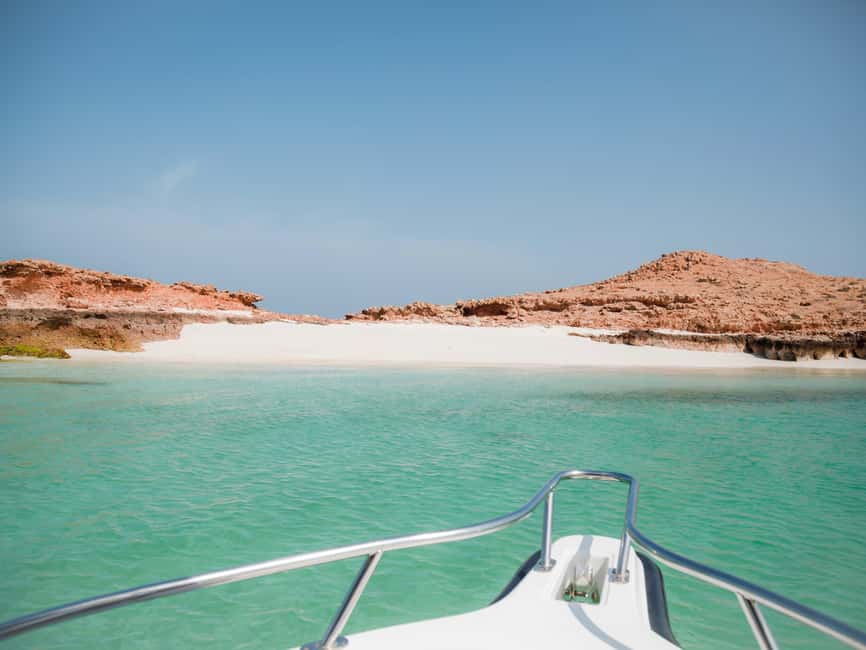 Immagine nº 4 di Muscat: Tour di snorkeling delle isole Daymaniat con rinfresco attività a Oman, caricata dal fornitore