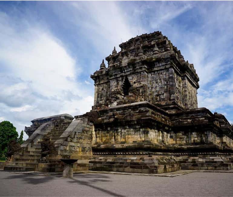 image n.10 of Yogyakarta: Borobudur Climb & Prambanan Guided Tour activity in Yogyakarta, uploaded by supplier