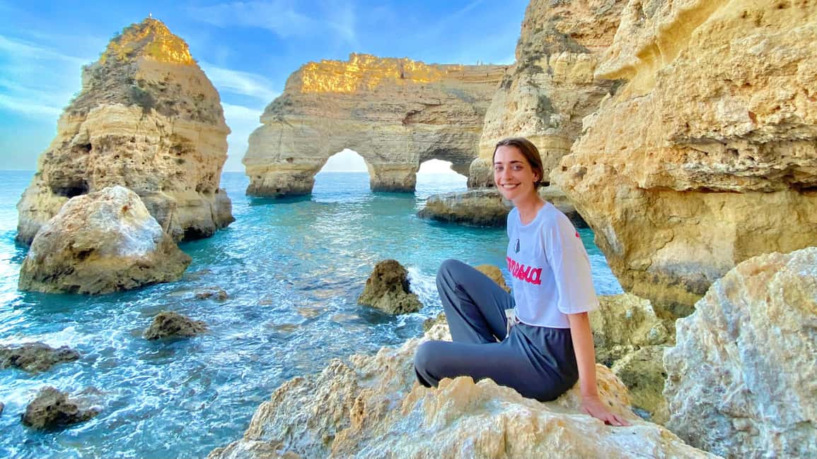 afbeelding n.4 van Vanuit Faro: Benagil, Marinha Beach, Algar Seco, 7 Valleys... activiteit in Praia do Carvoeiro, geüpload door aanbieder
