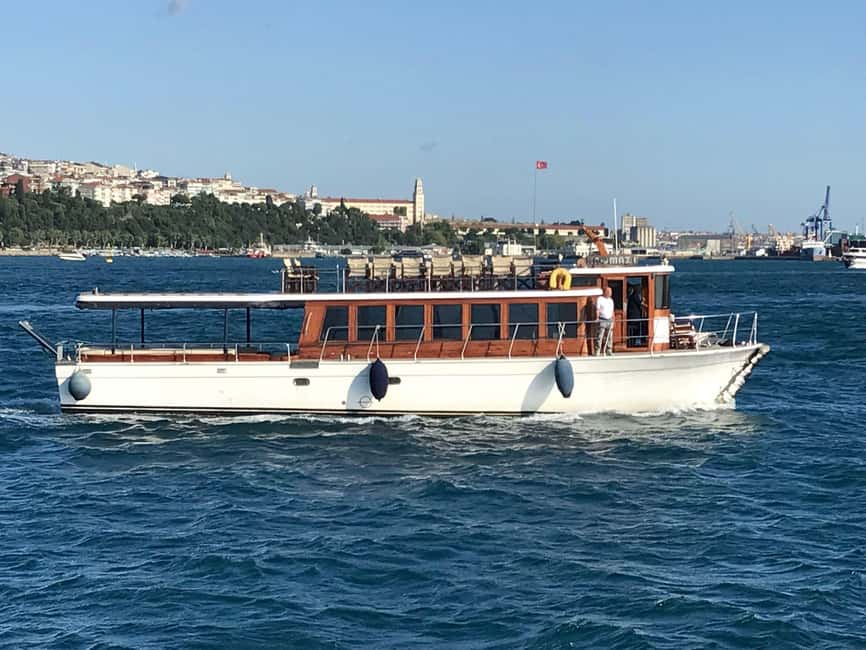 Immagine nº 35 di Istanbul: crociera al tramonto sul Bosforo in yacht con guida dal vivo attività a Istanbul, caricata dal fornitore