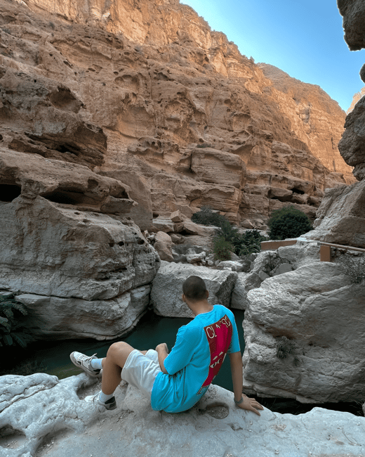 Immagine nº 7 di Da Mascate: tour di un'intera giornata di Wadi Shab e Bimmah Sinkhole attività a Regione al-Sharqiyya, caricata dal fornitore