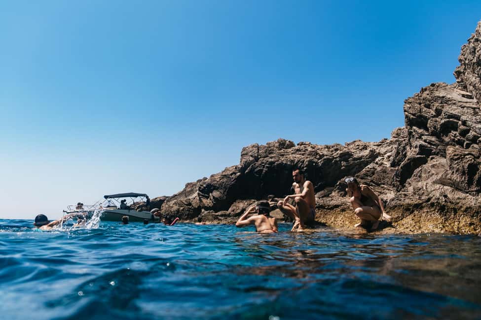 Immagine nº 14 di Dubrovnik: esplorazione in barca per piccoli gruppi della Grotta Azzurra e di Elafit attività a Dalmazia, caricata dal fornitore