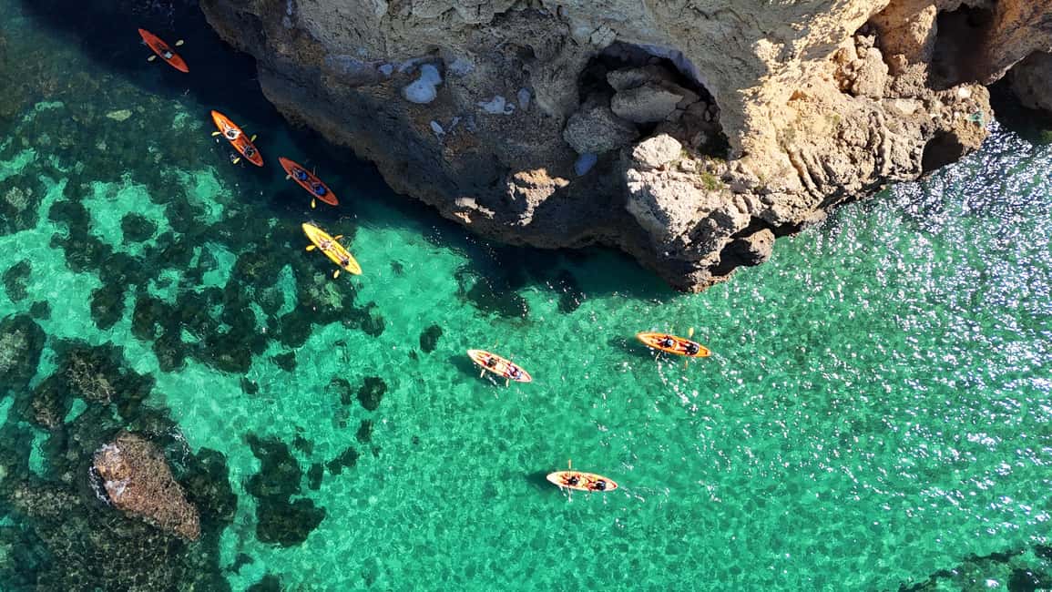 imagen n.º 3 de Desde Lagos: Excursión en kayak desde catamarán por las cuevas de Ponta da Piedade actividad en Lagos, Portugal, subida por el proveedor