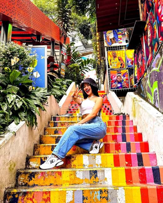imagem n.2 de Medellín: Tour de grafite na Comuna 13 com guia local e lanches atividade em Medellín, carregada pelo fornecedor