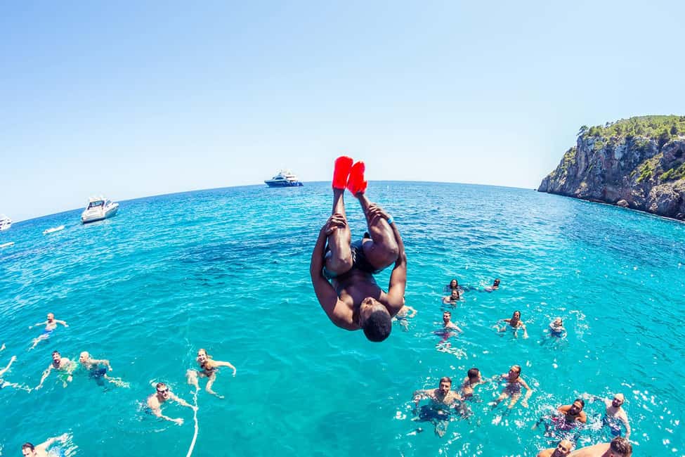 Image N°25 de Ibiza : Croisière VIP d'une demi-journée sur les plages secrètes de Formentera activité à Îles Baléares, publiée par le prestataire