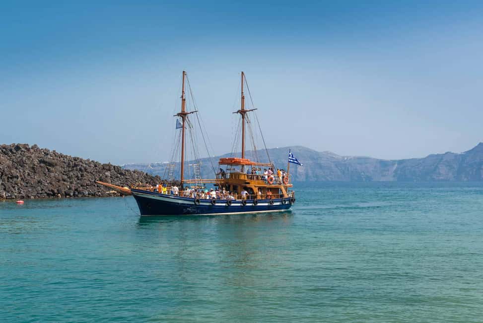 Immagine nº 26 di Porto di Santorini: Crociera al vulcano, alle sorgenti termali e a Thirassia attività a Fira, caricata dal fornitore