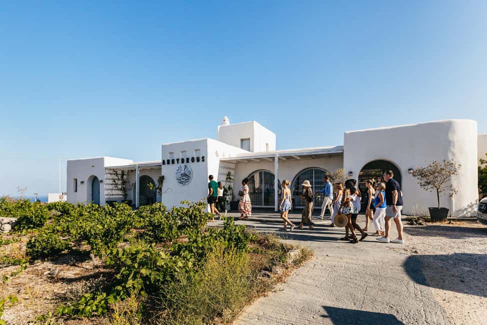 imagen n.º 3 de Santorini: tour de vino al atardecer para grupos pequeños con bodega Santo actividad en Cícladas, subida por el proveedor