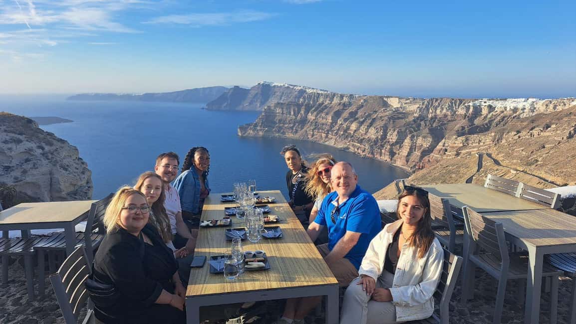 imagem n.18 de Santorini: Visita de degustação de vinhos e observação do pôr do sol atividade em Fira, Santorini, carregada pelo fornecedor