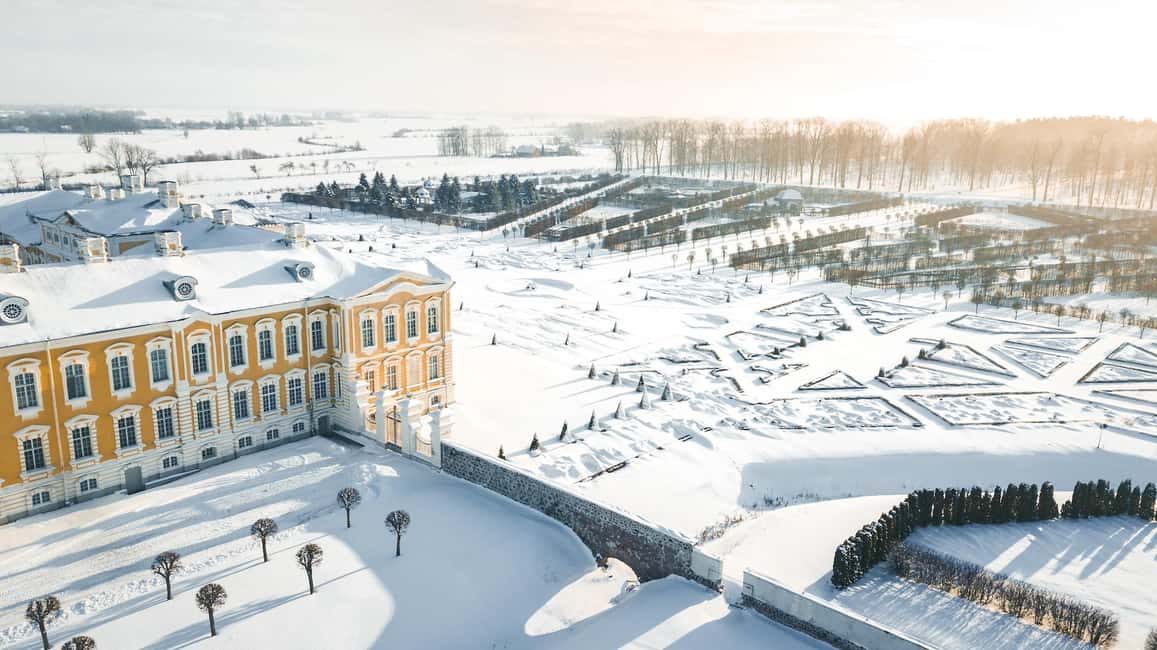 imagem n.23 de Riga: Passeio pela Colina das Cruzes, Palácio de Rundāle e Castelo de Bauska atividade em Distrito de Rundale, carregada pelo fornecedor