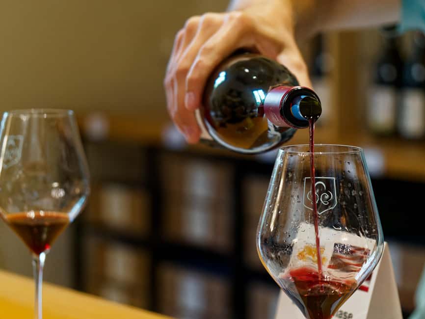 billede nr.4 af aktiviteten Avignon: Heldagstur til Châteauneuf du Pape-vine og Luberon i Lacoste, uploadet af udbyder