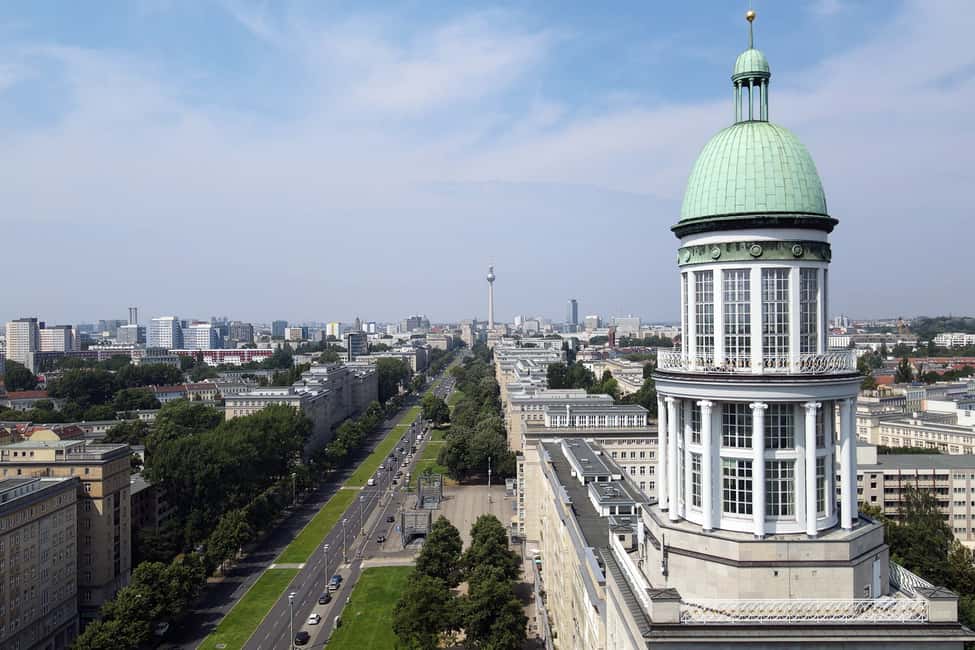 bild nr.3 av Berlin - Karl-Marx-Allee Karl-Marx-Allee 2-timmars rundtur aktivitet i Berlin, uppladdad av arrangören