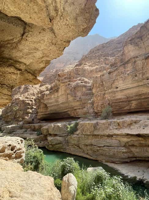 Immagine nº 12 di Muscat: Tour privato di Wadi Shab e Bimmah Sinkhole con pranzo attività a Regione al-Sharqiyya, caricata dal fornitore