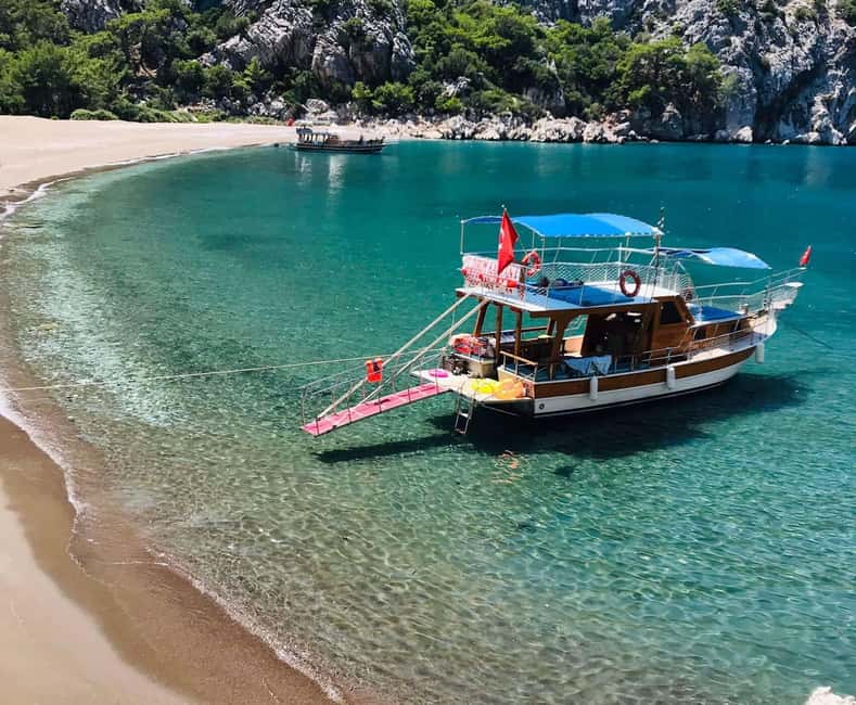 Antalya içindeki Antalya/Kemer: Çamur Banyolu Porto Genoese Tekne Turu etkinliğinin tedarikçi tarafından yüklenen 3 no'lu görseli