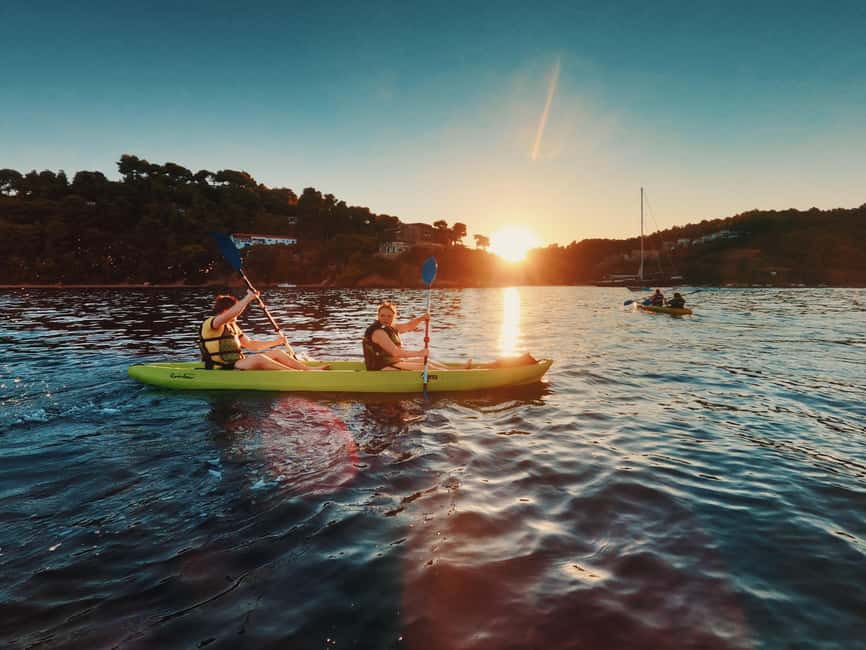 imagen n.º 8 de Skiathos: Excursión guiada en kayak de mar con parada para nadar actividad en Ciudad de Skiathos, subida por el proveedor