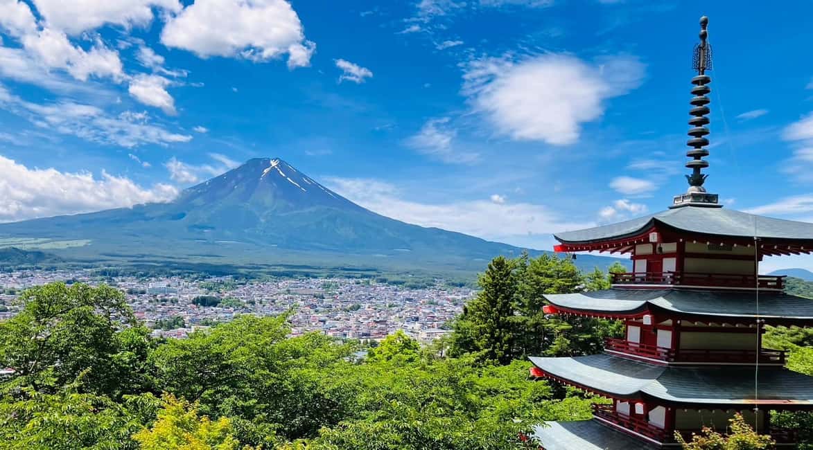 image n.33 of Tokyo: Mt. Fuji, LakeKawaguchiko, Pagoda, & Oishi Park Tour activity in Fujinomiya, uploaded by supplier