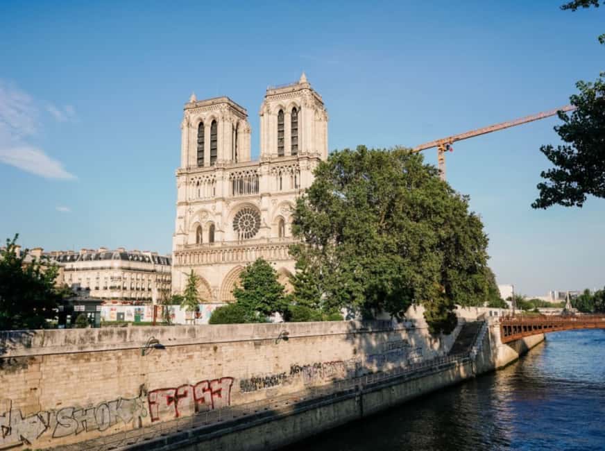 Image N°11 de Visite à pied semi-privée de Paris : Louvre, Tour Eiffel et Bateau activité à Paris, publiée par le prestataire