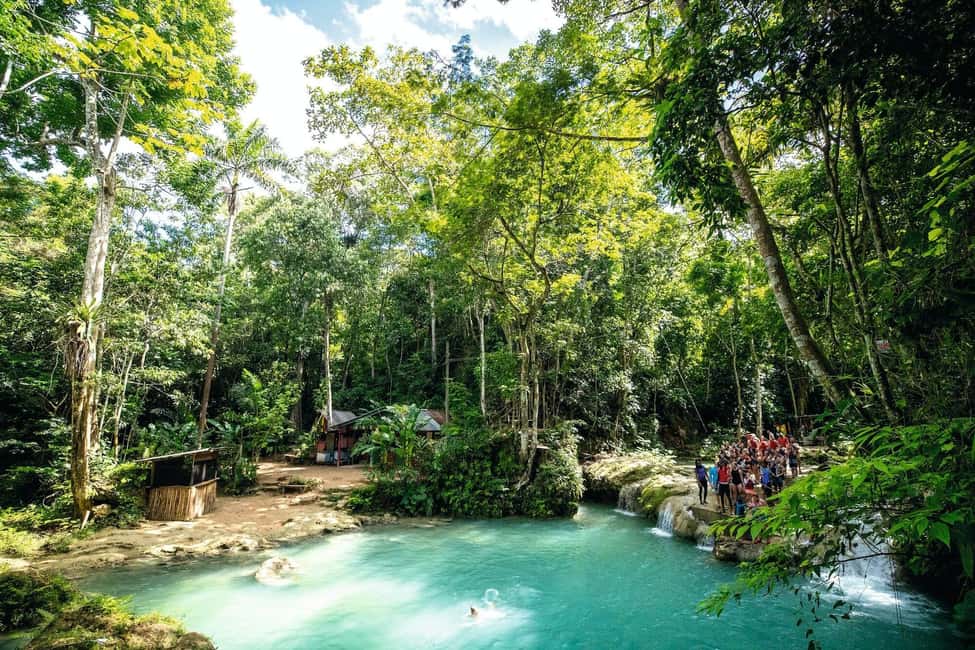 imagem n.3 de Ochos Rios: Dia inteiro em Dunn's River e Blue Hole com almoço atividade em Ocho Rios, carregada pelo fornecedor