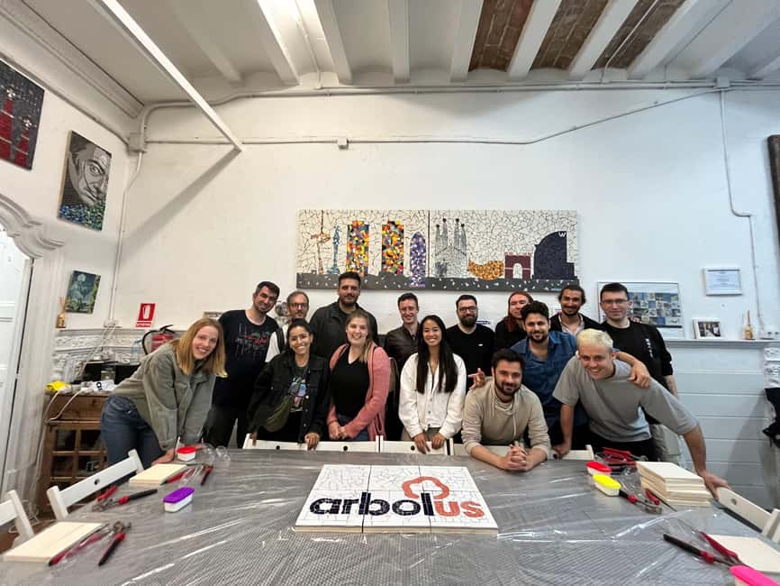Bild Nr. 11 von Barcelona: Mosaikkurs in Trencadís - Lerne Gaudís Technik Aktivität in Barcelona, hochgeladen vom Anbieter