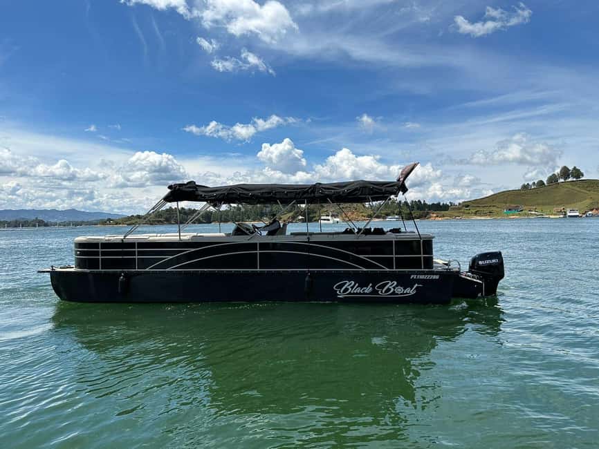 imagem n.2 de Guatapé: Cruzeiro de charutos de luxo no lago com Los Puros Hermanos atividade em Guatapé, carregada pelo fornecedor