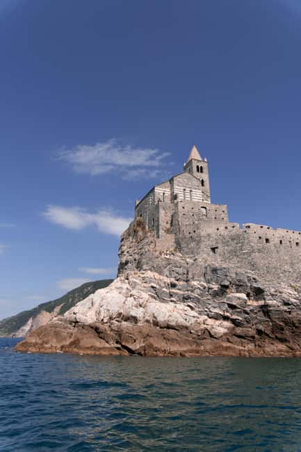Immagine nº 11 di La Spezia: tour in barca delle Cinque Terre con cibo e bevande attività a Levanto, caricata dal fornitore