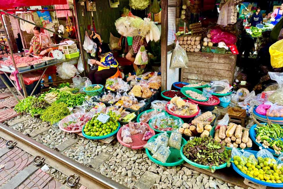 image n.31 of Bangkok: Floating Market and Train Market Experience activity in Pattaya, uploaded by supplier