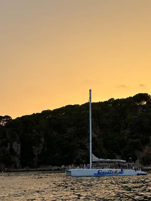 image n.18 of Lloret de Mar: Sunset Catamaran Cruise with DJ and Drinks activity in Lloret de Mar, uploaded by supplier