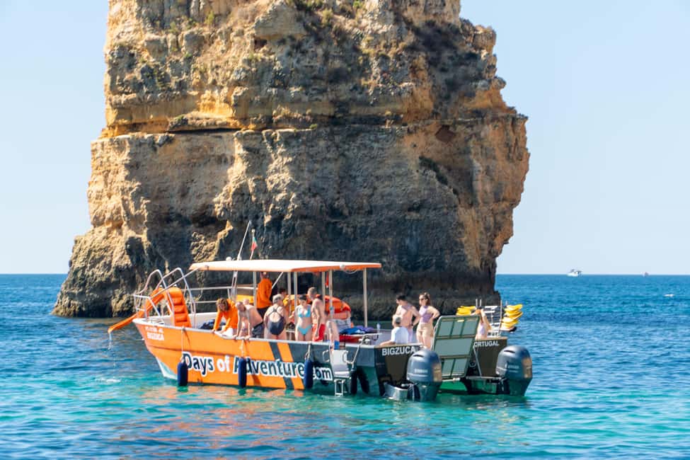 imagen n.º 5 de Desde Lagos: Excursión en kayak desde catamarán por las cuevas de Ponta da Piedade actividad en Lagos, Portugal, subida por el proveedor