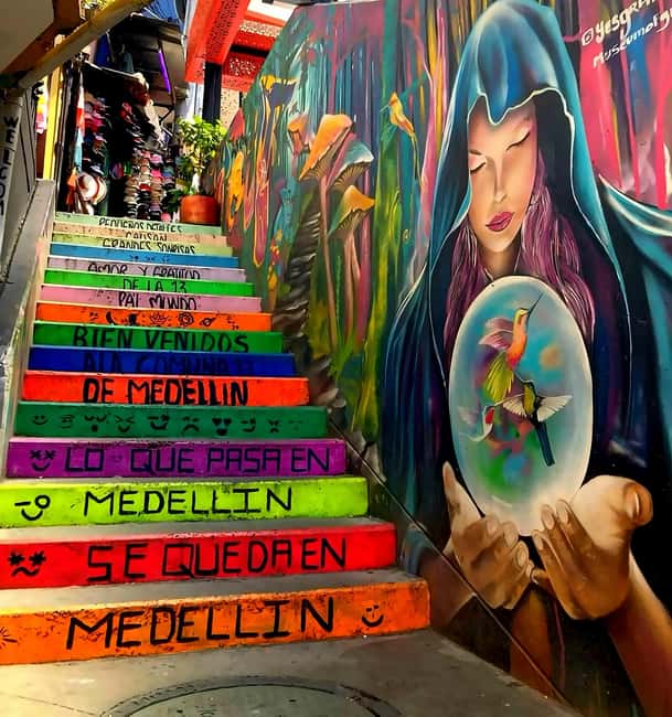 imagem n.6 de Medellín: Tour de grafite na Comuna 13 com guia local e lanches atividade em Medellín, carregada pelo fornecedor