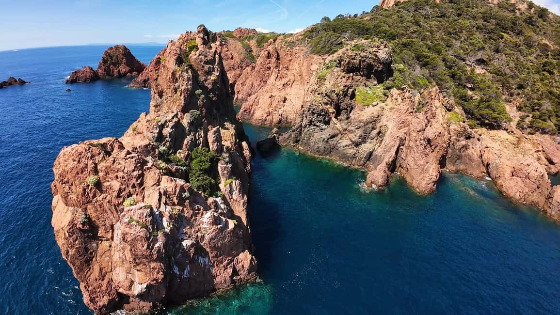Saint-Raphaël, Var içindeki Fréjus: Esterel Calanques Turu (Konforlu Tekne) + Yüzme Mola etkinliğinin tedarikçi tarafından yüklenen 2 no'lu görseli