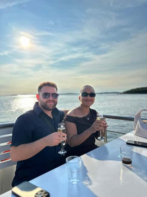 Bild Nr. 39 von Pula: Delfinbeobachtung & Sonnenuntergangskreuzfahrt mit Abendessen & Getränken Aktivität in Pula, Kroatien, hochgeladen vom Anbieter