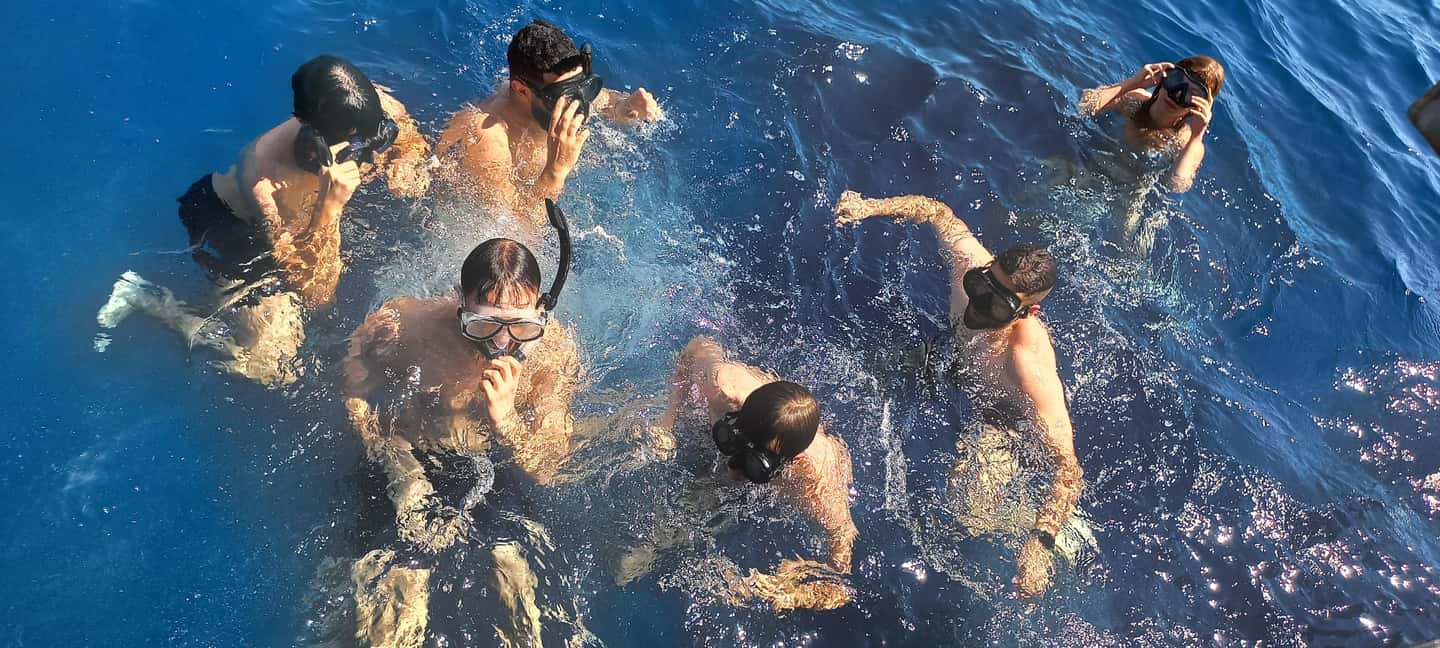 bild nr.7 av Larnaca: Yellow Submarine Swim Cruise med obegränsade drycker aktivitet i Larnaca, uppladdad av arrangören