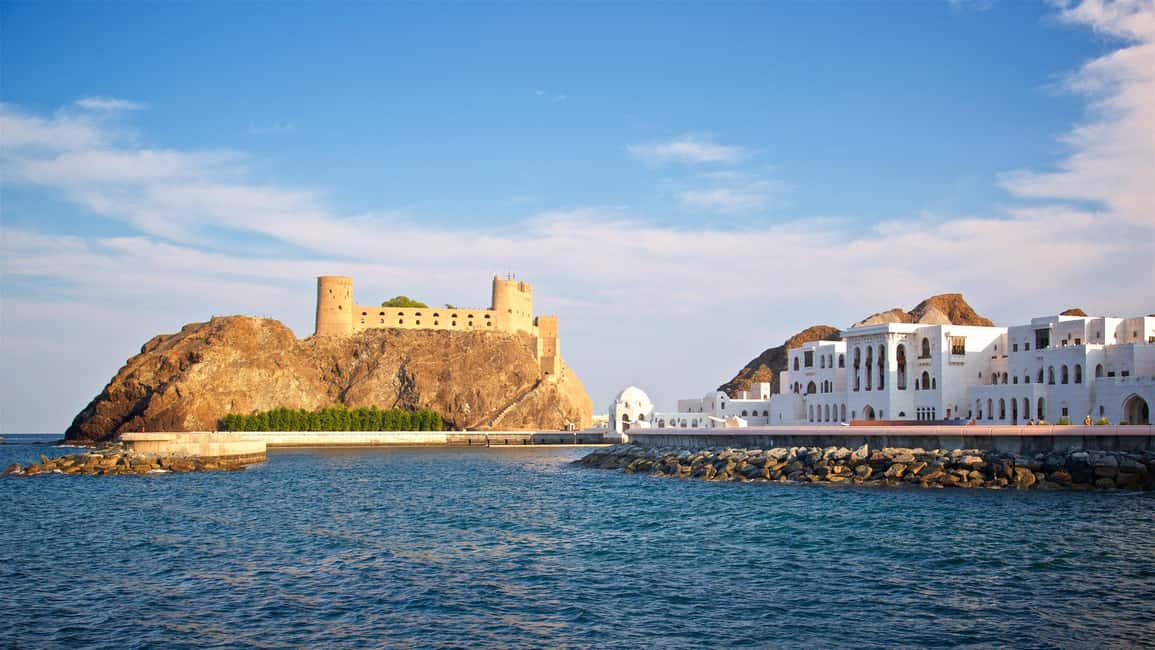 Immagine nº 3 di Muscat: gita in barca sulla costa e al tramonto attività a Mascate, caricata dal fornitore